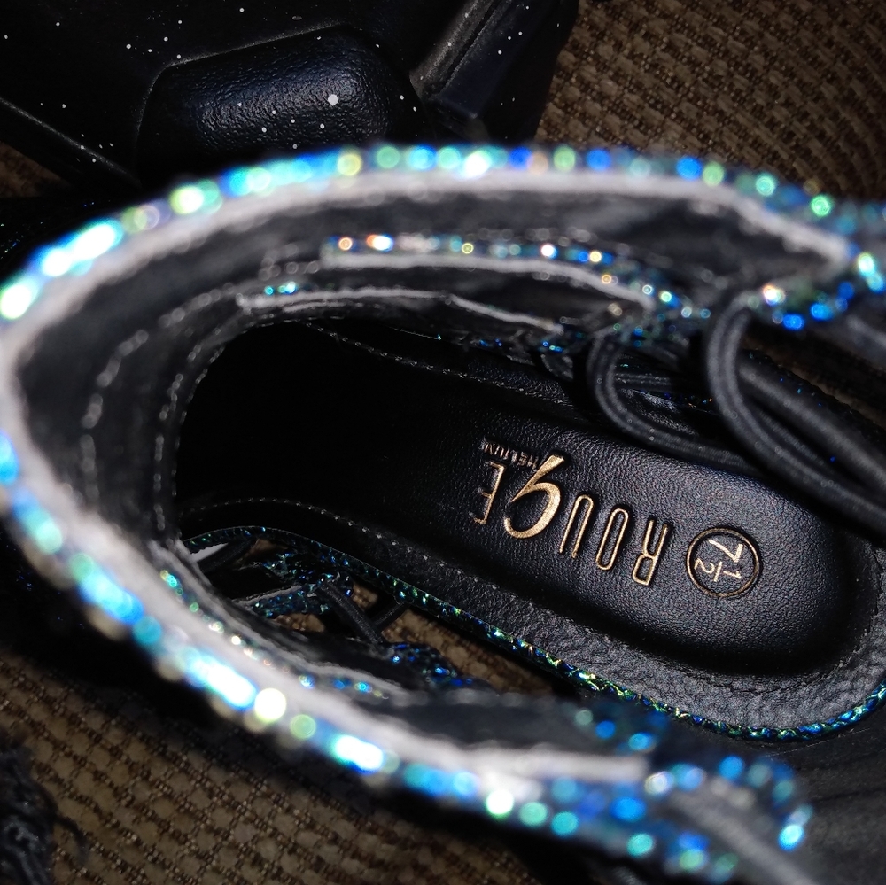 Shoes - Picture 7 of 12